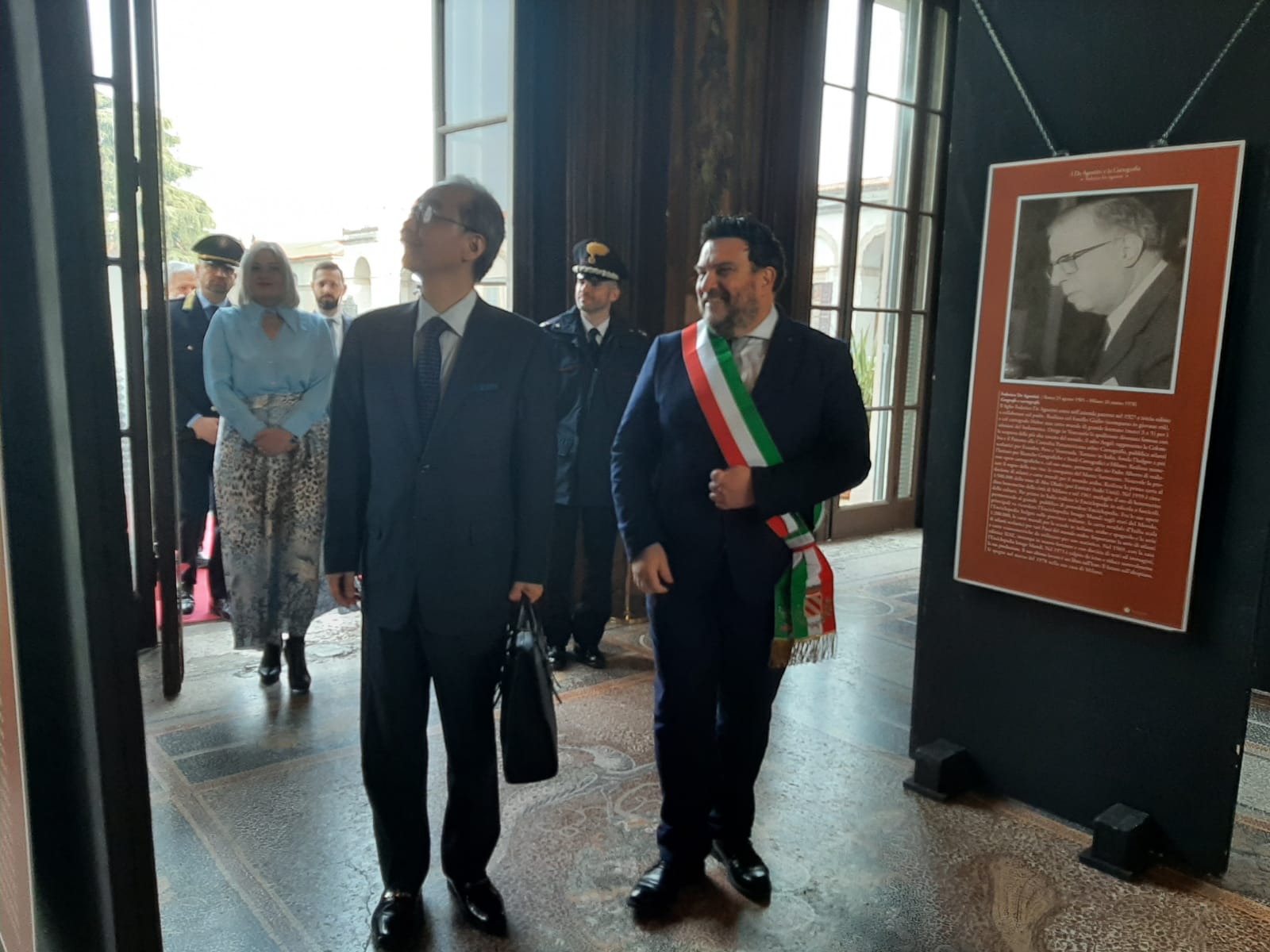 Il Console Generale del Giappone - Toshiaki Kobayashi - visita  la mostra “Imago Italie - la Geografia Visiva - Le carte regionali pittoriche della famiglia De Agostini
