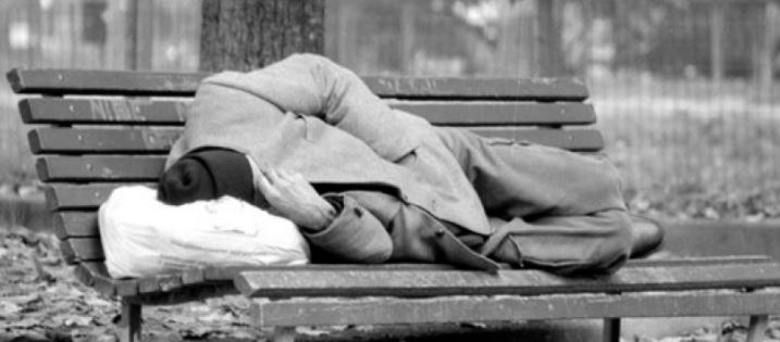 Accoglienza ai senza tetto: il Comune mette a disposizione uno spazio e dei fondi per il piano freddo