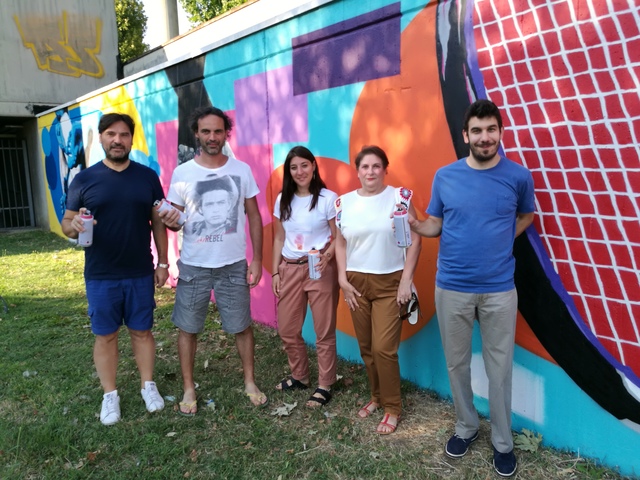 «Centro Sportivo», il murales prende forma