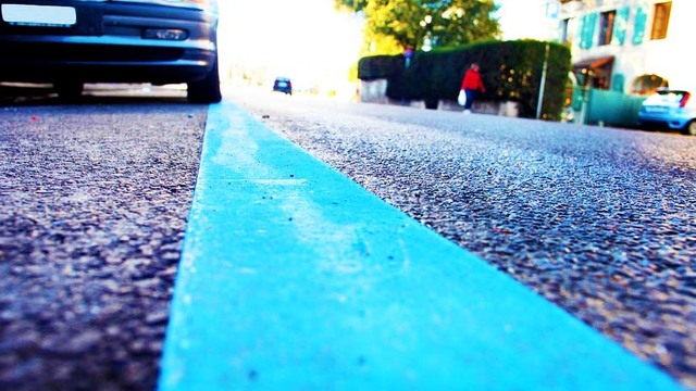 Zona arancione e parcheggi: strisce blu, riattivato il pagamento della sosta