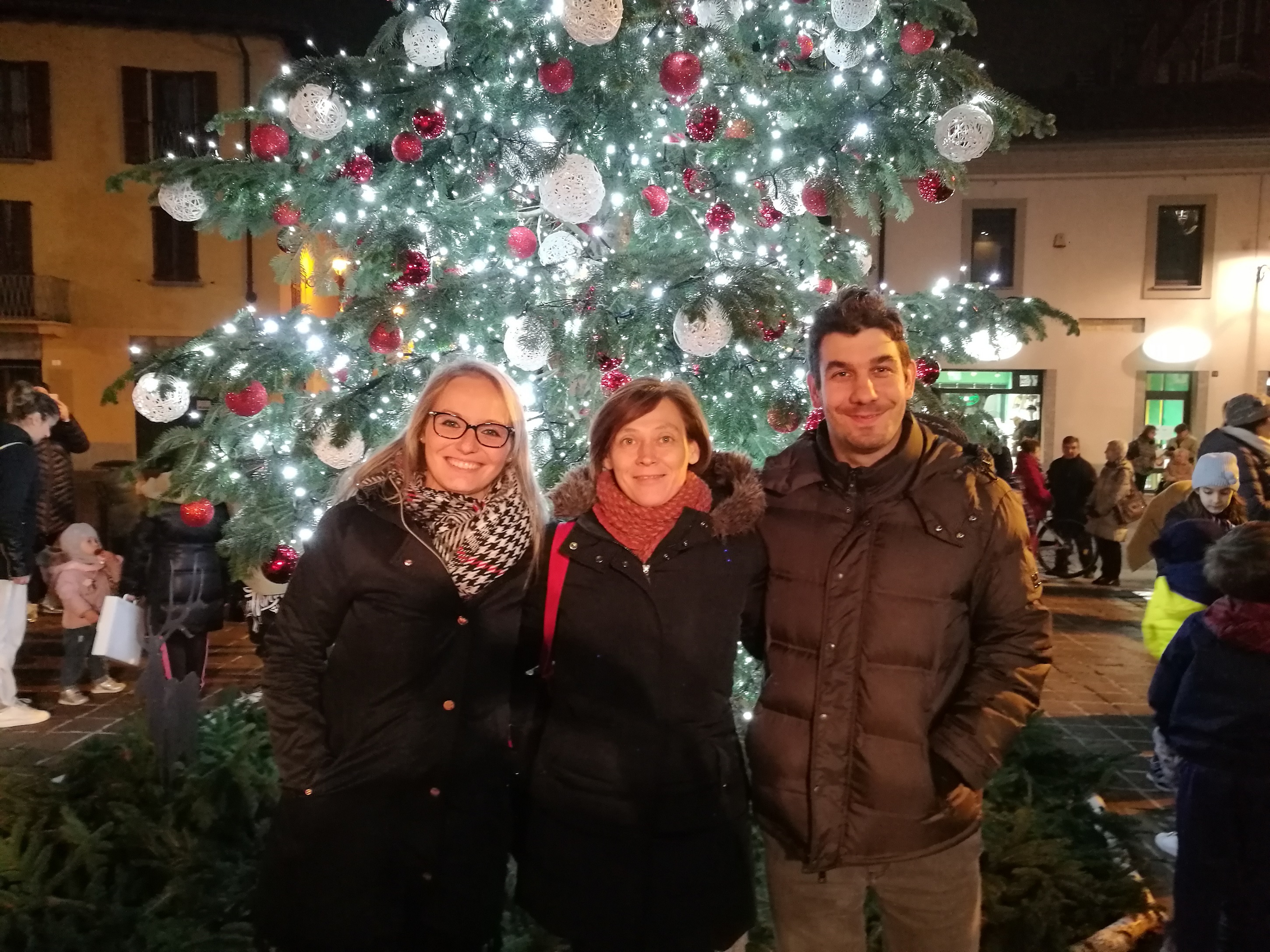 L'albero accende la città